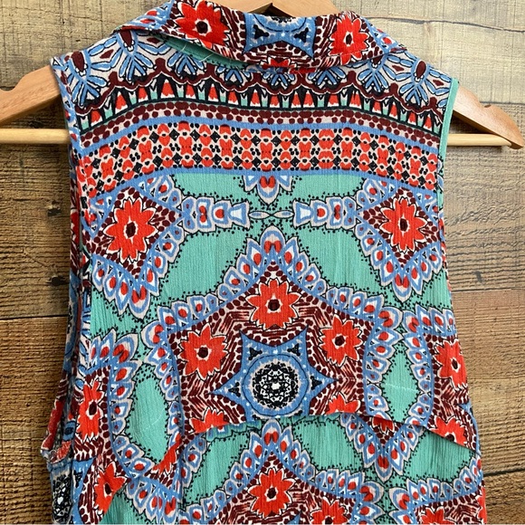 Darling Sleeveless Floral Summer Top by Democracy - Picture 7 of 11